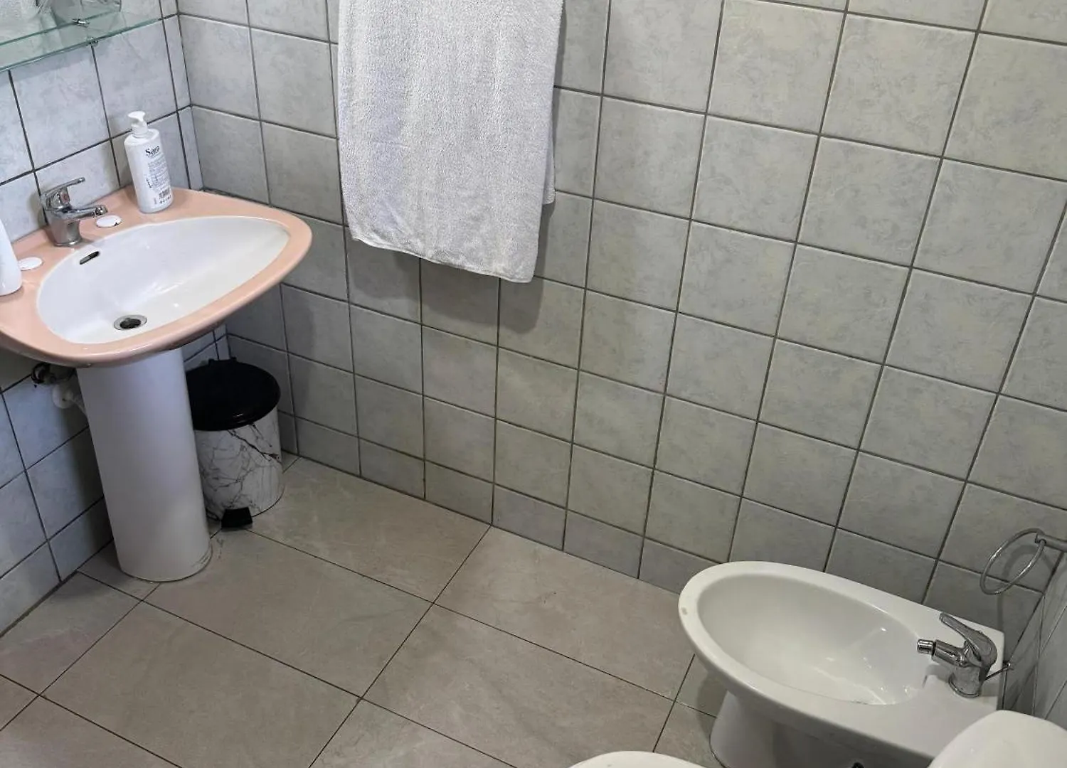 בית הארחה מלון טת Bujtina Shkambi אלבניה